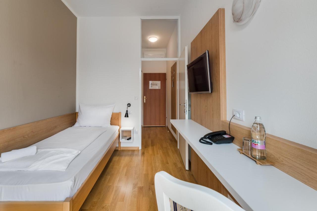 Hotel Dvorec โทลมิน ภายนอก รูปภาพ